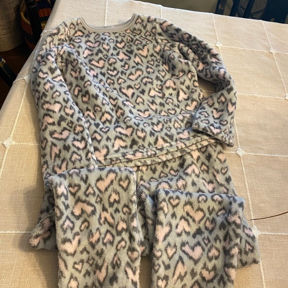 Pajamas! Heart/fleece pajamas that are warm!! - Picture 2 of 4